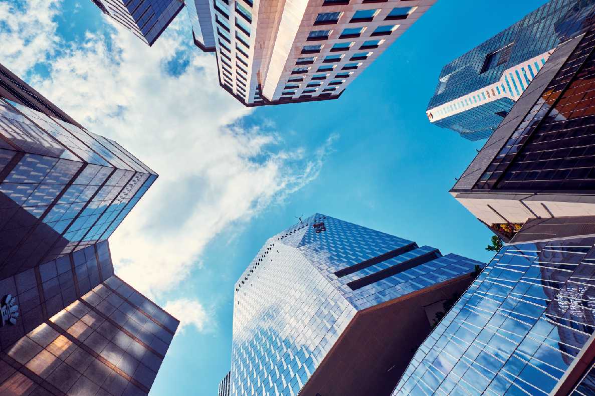 Fachadas de edificios modernos en un centro empresarial